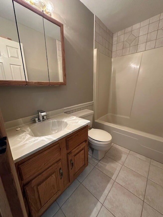 Building Photo - Leola 2 Bedroom 2nd floor