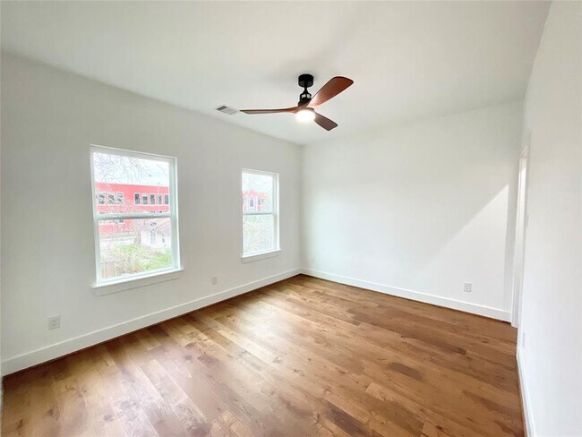 Building Photo - 3038 Webster St