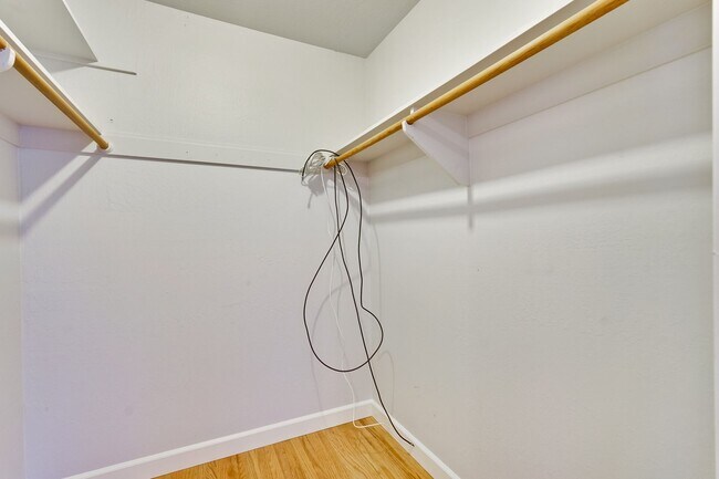 Building Photo - Excellent 3 Bedroom 2 Bath In A Great Neig...