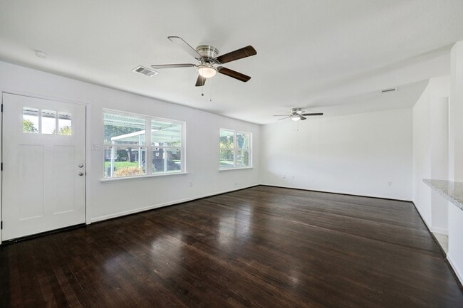 Building Photo - 2534 Roy Cir