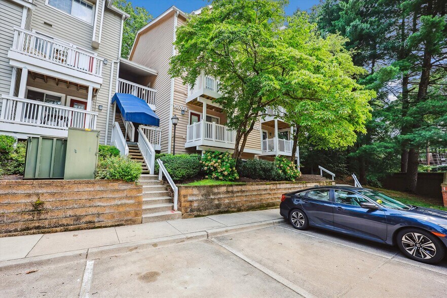 Building Photo - 10703 Hampton Mill Ter