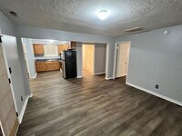 Building Photo - Charming 3 Bedroom 1 Bathroom House