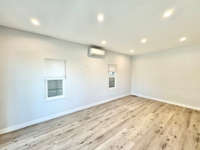 Building Photo - 141 N Swall Dr