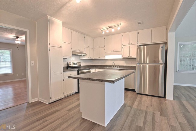 Building Photo - 408 Ironwood Way