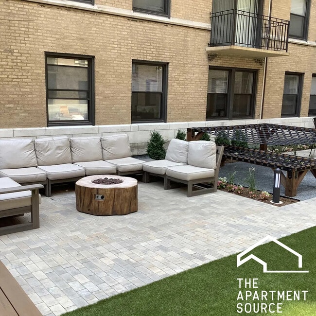 Building Photo - 4242 N Sheridan Rd