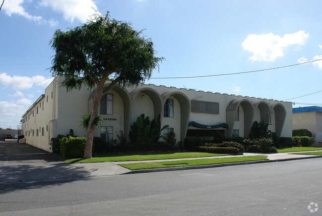 Building Photo - 13902 La Pat Pl