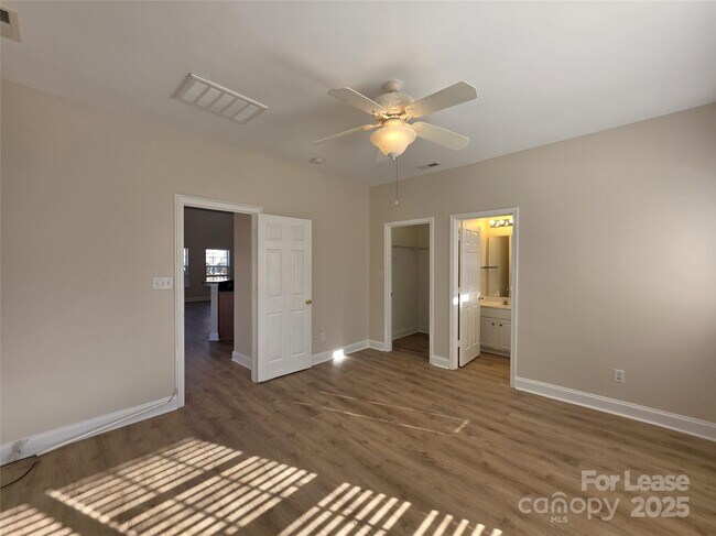 Building Photo - 10619 Trolley Run Dr