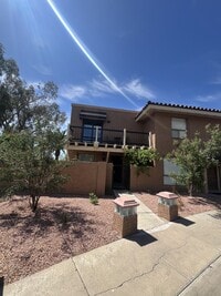 Building Photo - 821 E North Ln