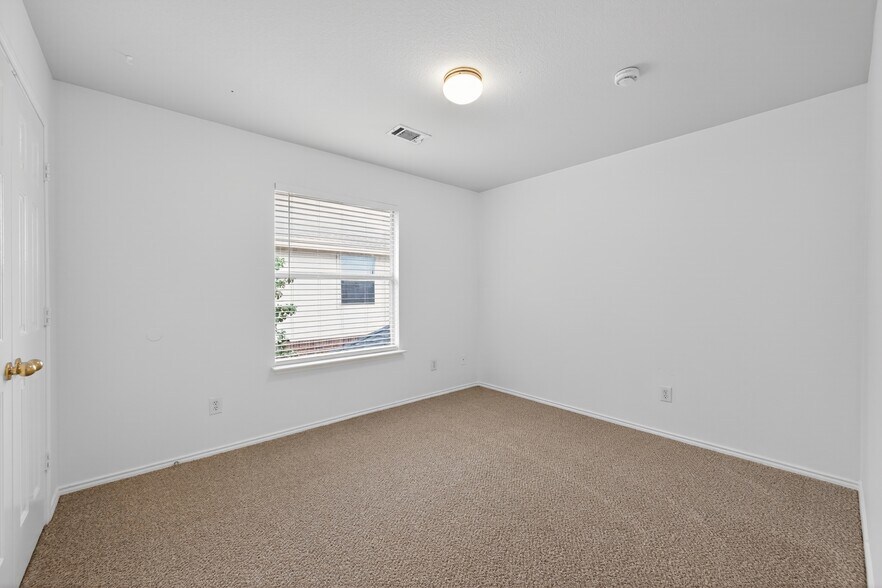Building Photo - 2125 Elm Falls Pl