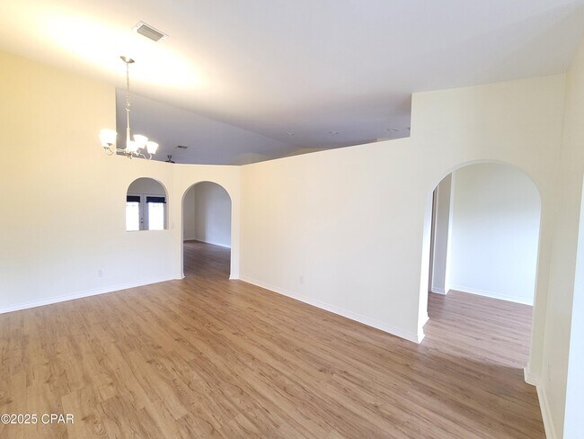 Building Photo - 3225 Azalea Cir