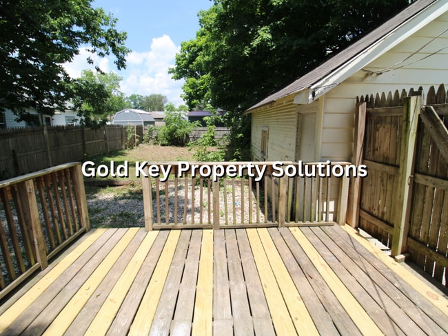 Building Photo - Nicely remodeled 2 BR 1 BA with Garage and...
