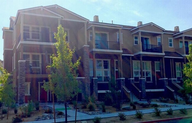 Building Photo - Lake View Resort Style Condo - Garage & Po...