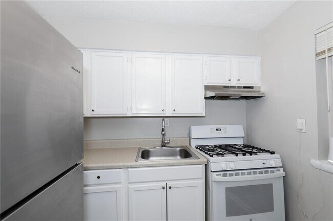 Building Photo - 2829 Belvedere Ln