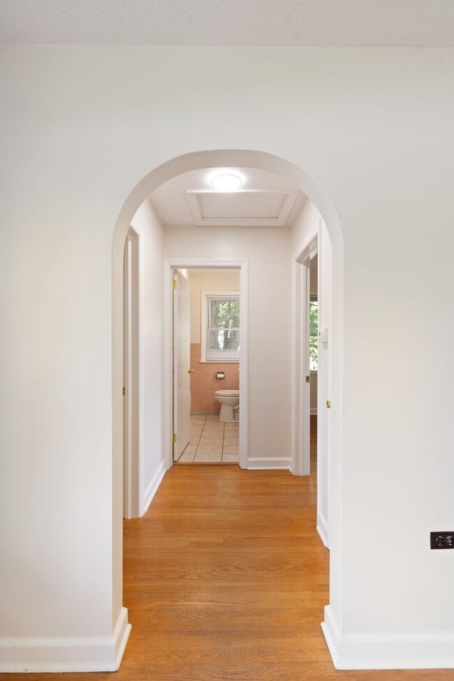 Building Photo - 559 Bailey St