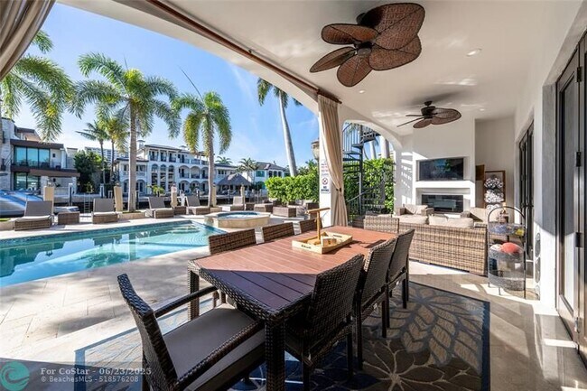 Building Photo - 2430 Castilla Isle
