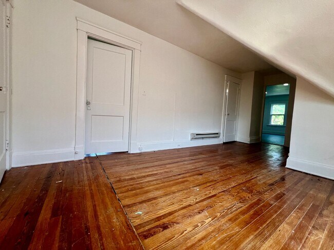 Building Photo - 3305 E Overlook Rd