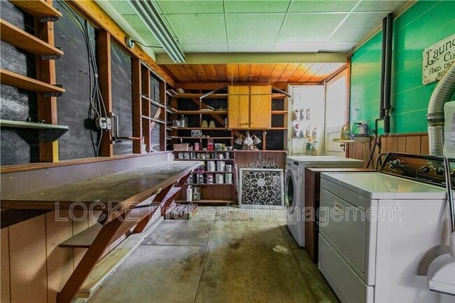 Building Photo - 4328 Calmont Ave