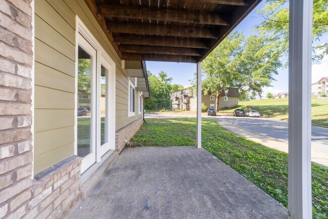 Building Photo - The Maple - 2-Bedroom at Autumn Ridge Apar...