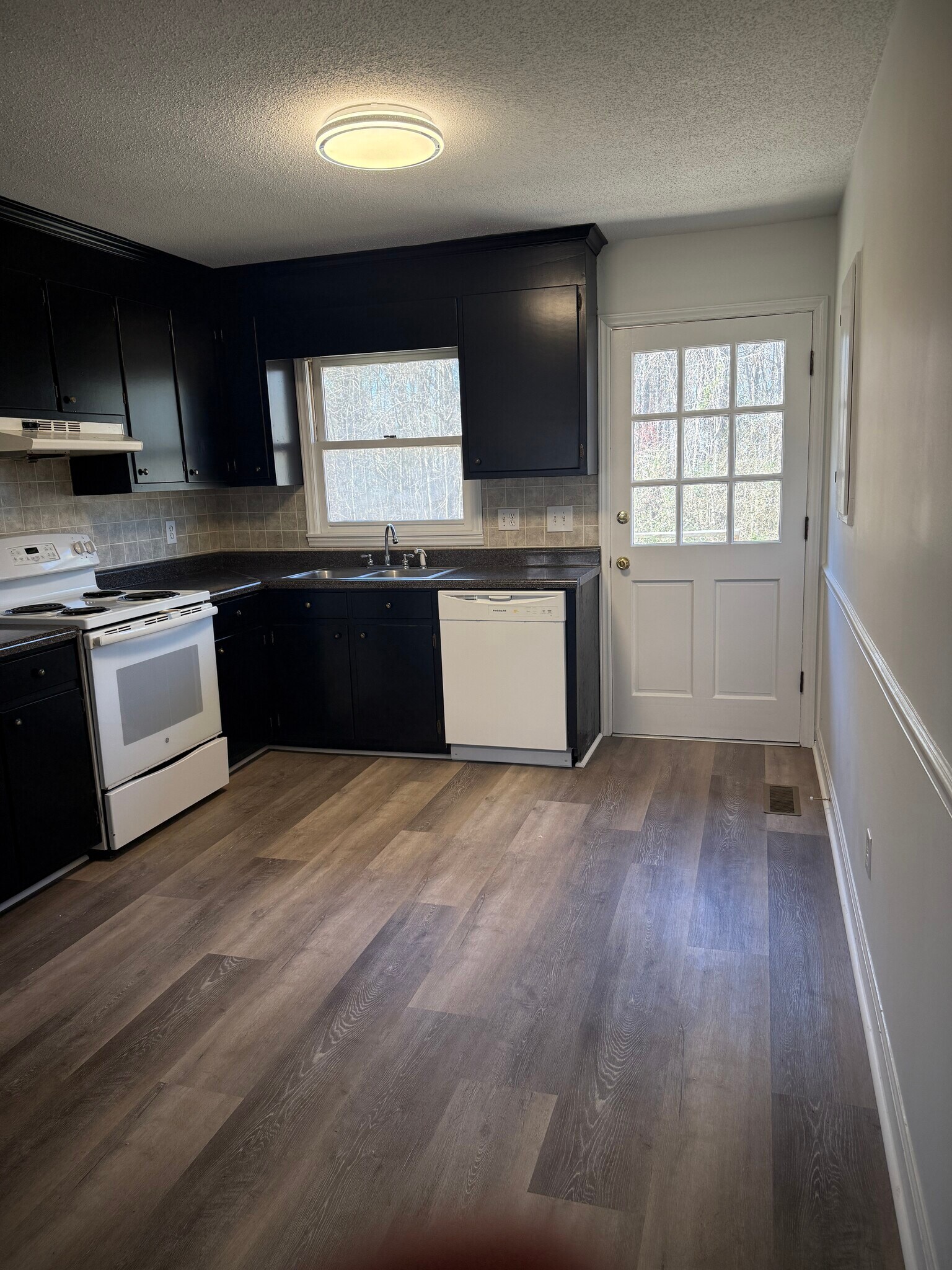 Building Photo - 3420 Becks Church Rd