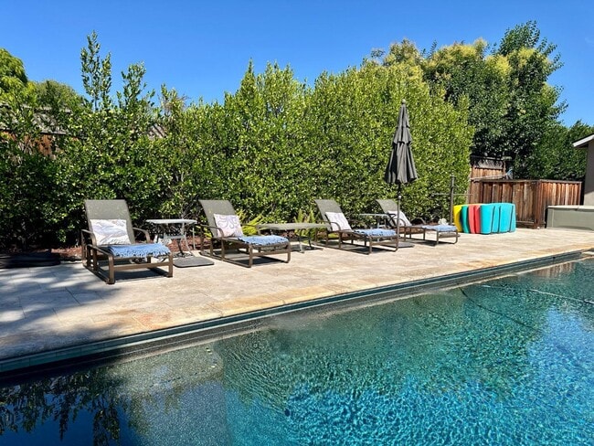 Building Photo - 14421 Lenray Ave