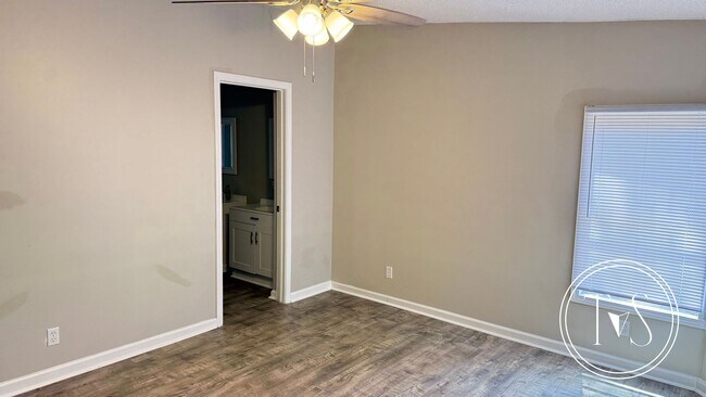 Building Photo - SPRING MOVE-IN SPECIAL: $500 OFF 1ST MONTH...