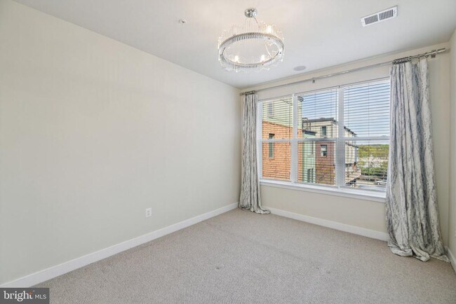 Building Photo - 5627 45th Ave