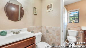 Building Photo - 334 Shin Oak Dr