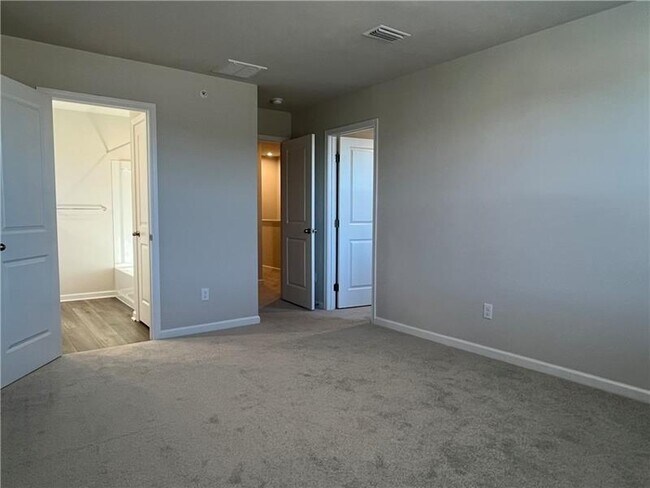 Building Photo - 214 Smith Ln