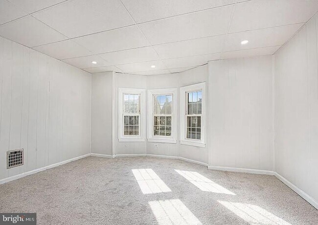 Building Photo - 851 South St