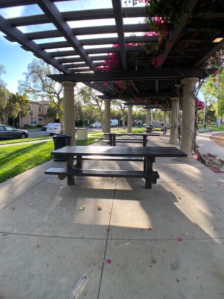 Building Photo - 101 Hallmark