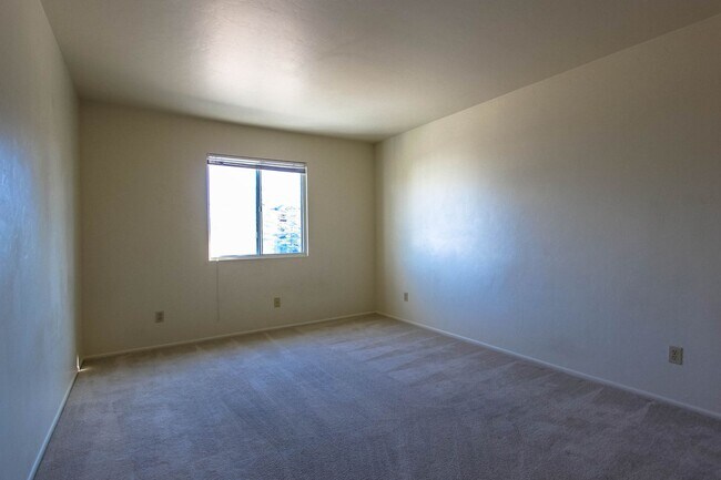 Building Photo - 3 Bedroom Unit at Villas at the Ridge in Prescott