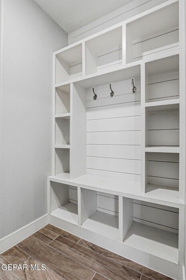 Building Photo - 13580 Lawkland St