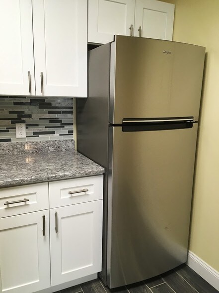 Building Photo - 28 Kenmar Dr