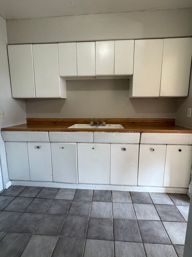 Building Photo - 15 NW 25th St