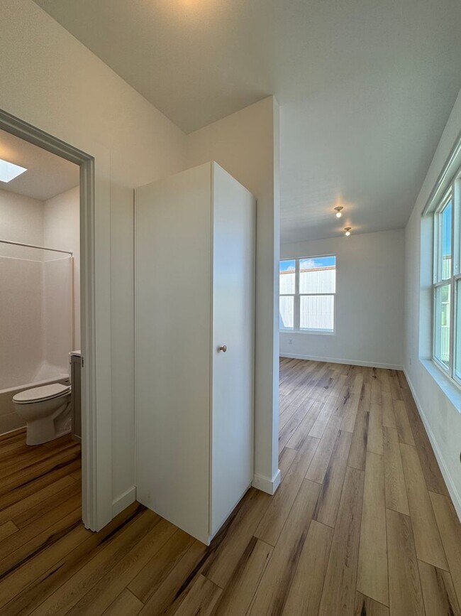 Building Photo - Spacious 4-Bedroom, 3-Bath Home with Stunning Views