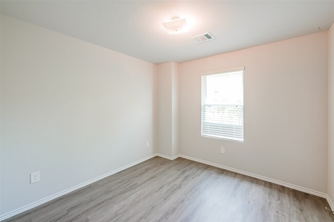 Building Photo - 21526 Kimro Ln