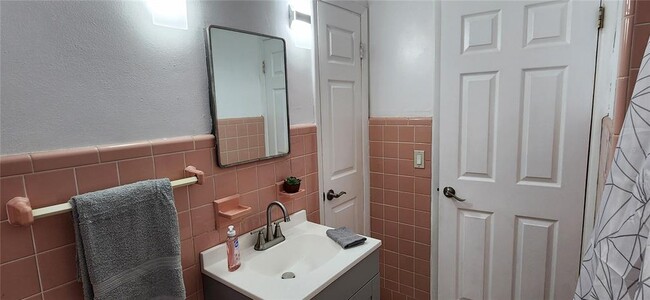 Building Photo - 6335 Alaska Ave