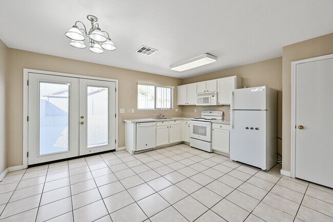 Building Photo - 10550 W Via Del Sol