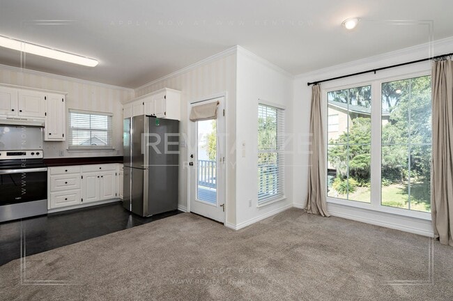 Building Photo - Charming 3-Level Home with Water Access in...