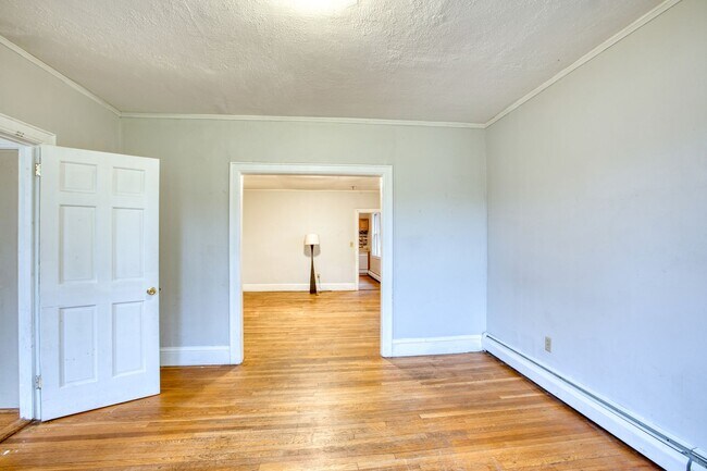 Building Photo - 429 New Britain Ave