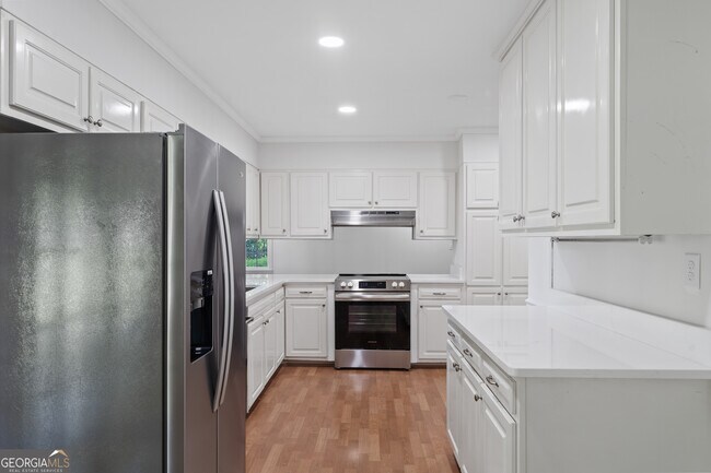 Building Photo - 223 Brookwood Dr