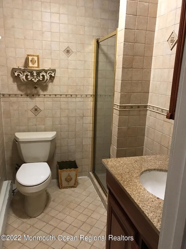 Building Photo - 634 Westwood Ave