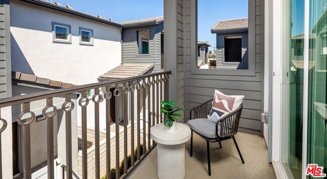 Building Photo - 13995 Foothill Blvd