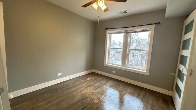 Building Photo - 6207 N Talman Ave