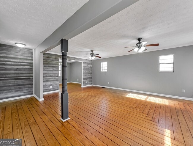 Building Photo - 410 Invector Ct