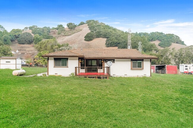 Building Photo - 105 Hampton Rd