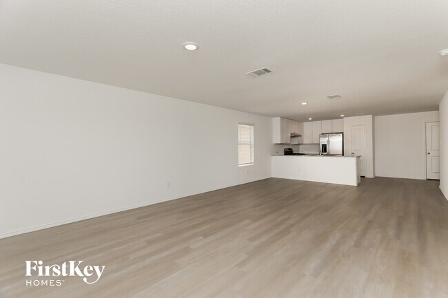 Building Photo - 10623 Vinateros Dr