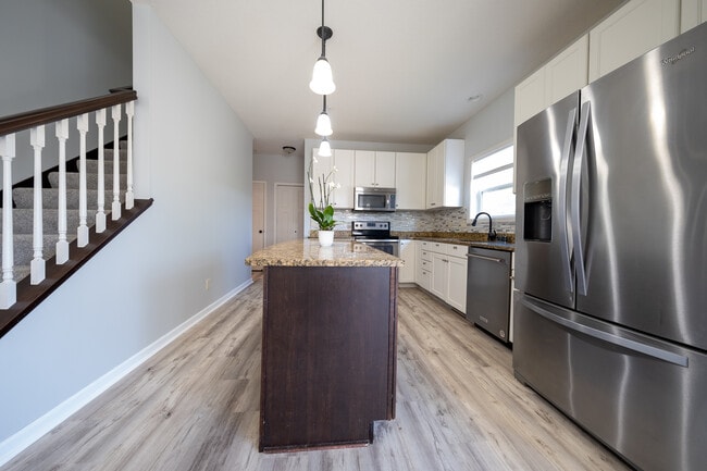 Building Photo - 2638 Vierling Dr E