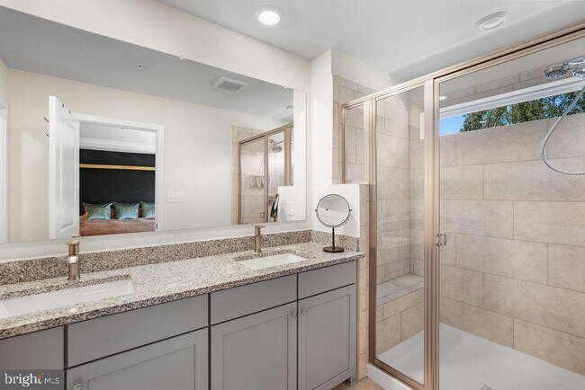 Building Photo - 2802 Bridgewater Dr