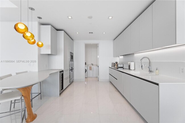 Building Photo - 16901 Collins Ave